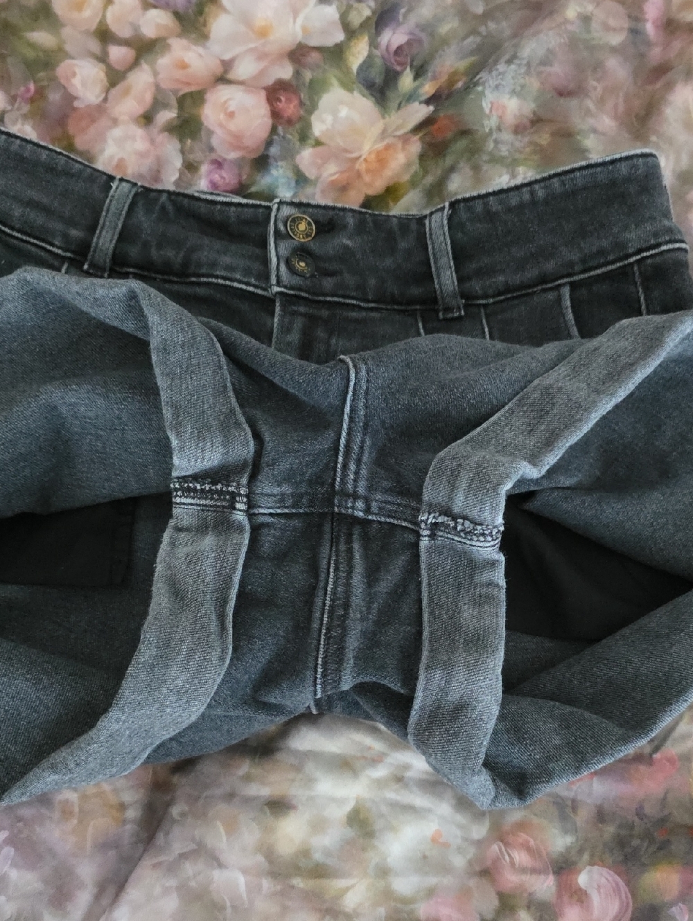 Shorts - Picture 3 of 5